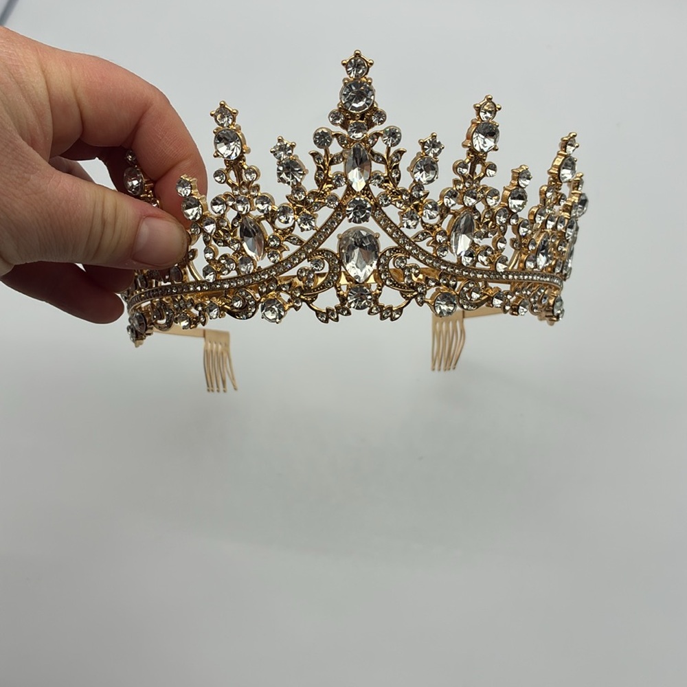 Like new Tiara hair accessory